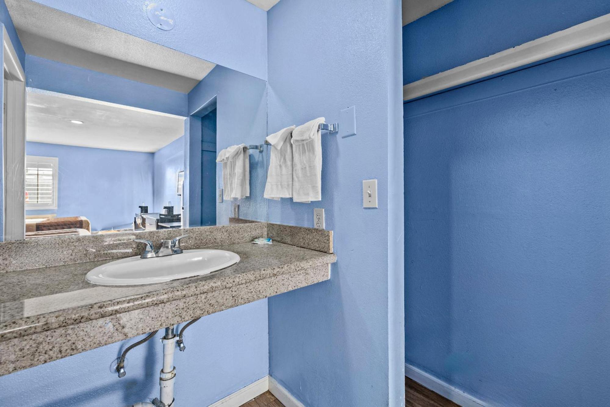 American Executive Inn Меса Екстериор снимка
