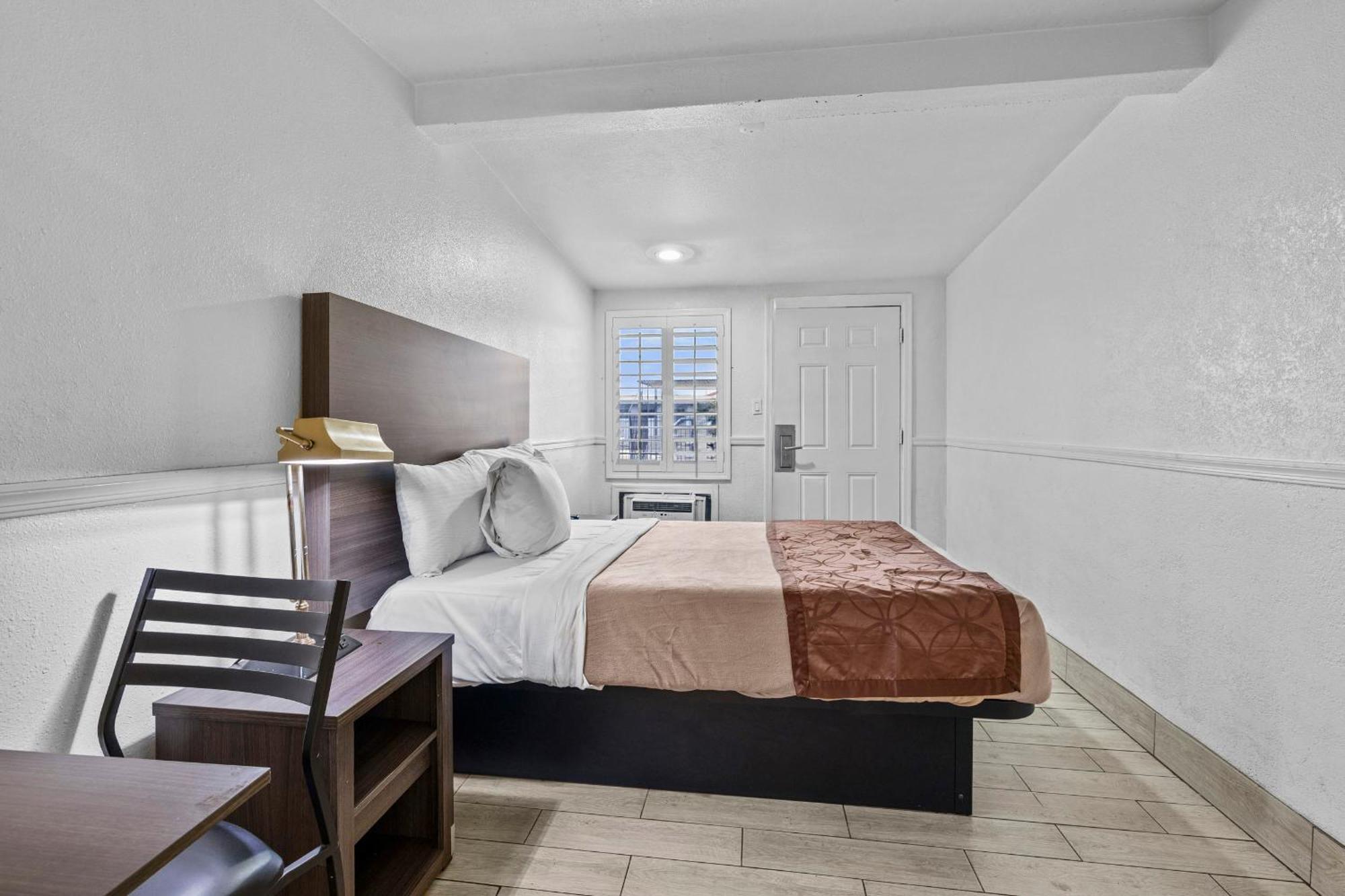 American Executive Inn Меса Екстериор снимка