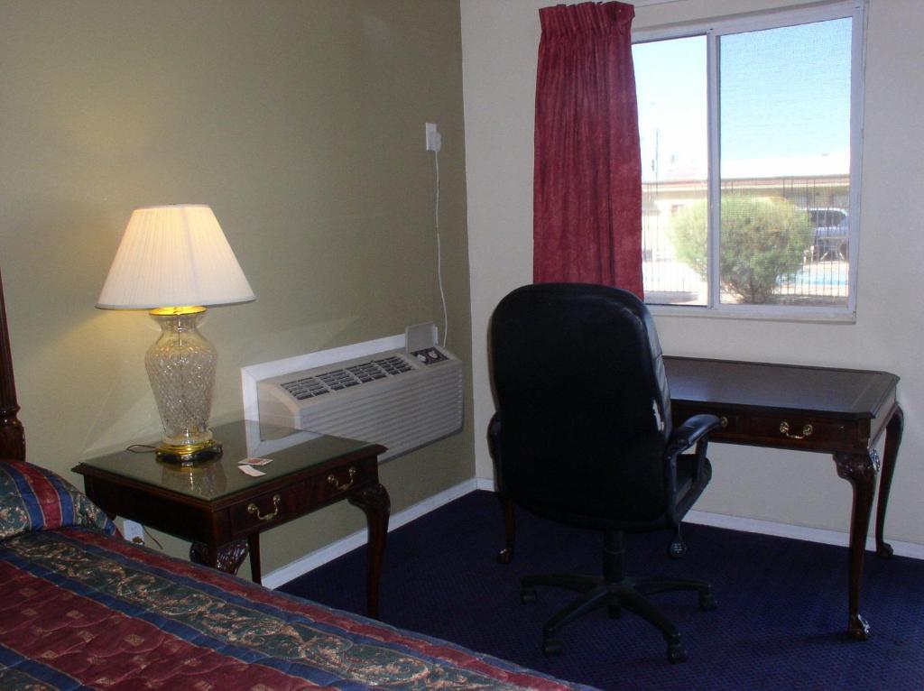 American Executive Inn Меса Екстериор снимка